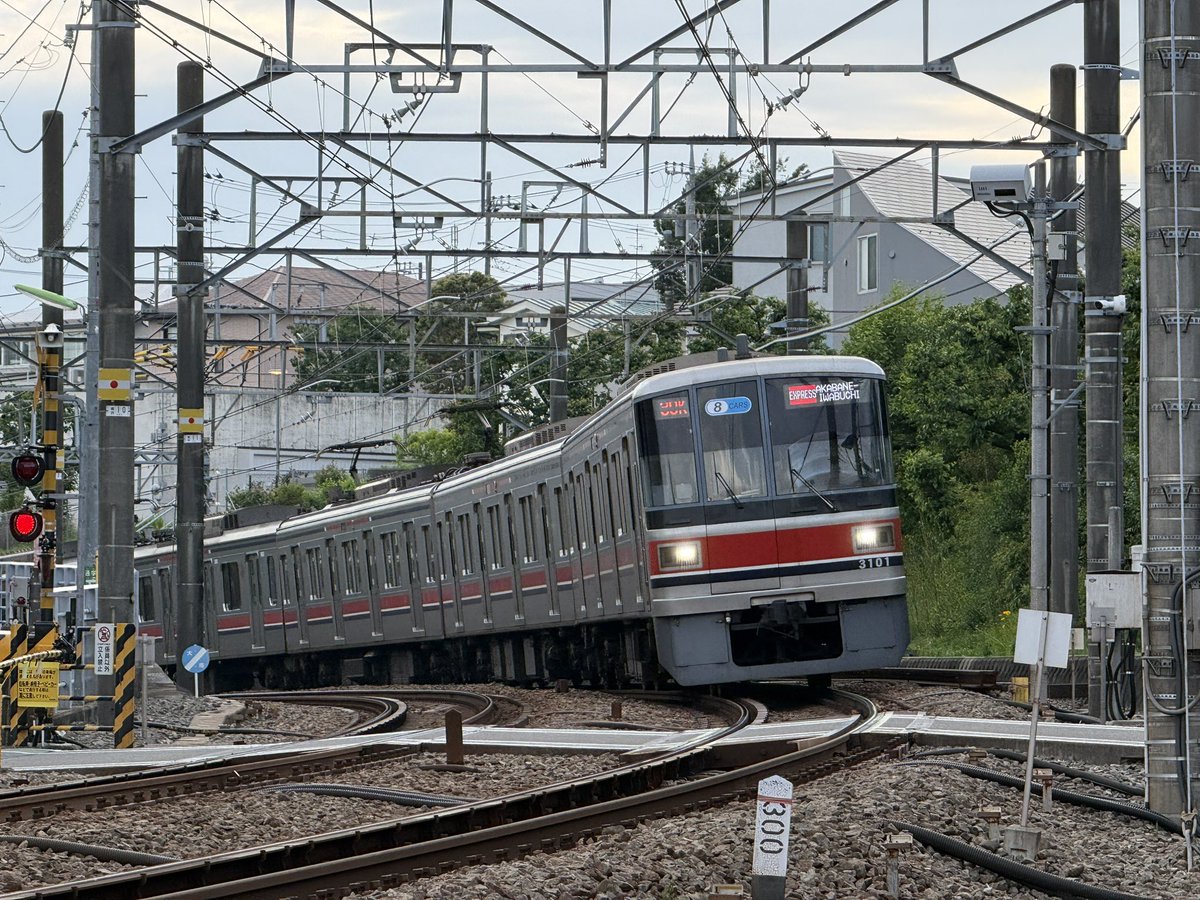 MG_TOQ3101f's tweet photo. #おやすみトレイン
#3101F https://t.co/4FONV9Ty1D