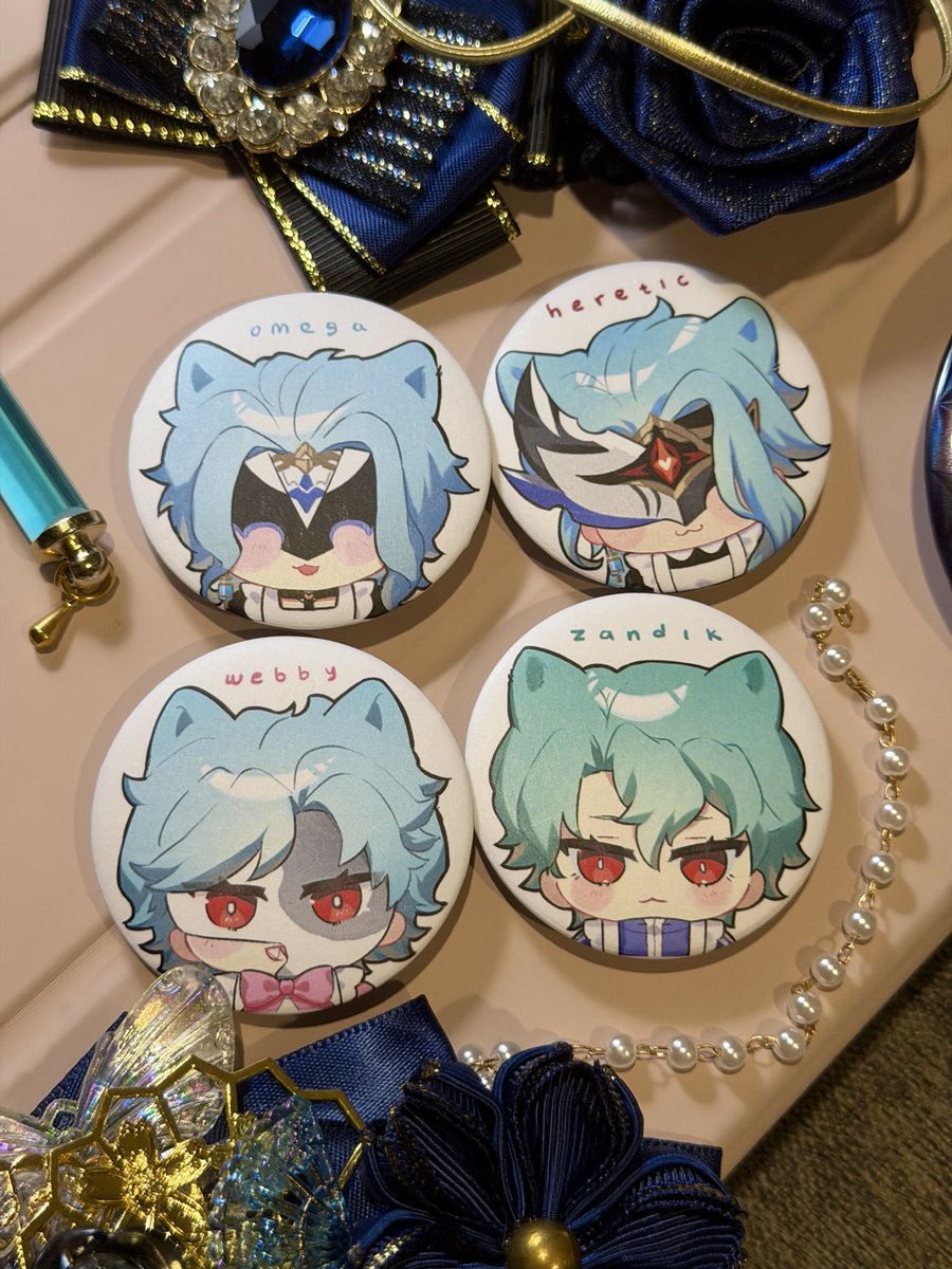 flowowoo's tweet photo. They’re available ots at cf22 tomorrow hehe #dottore #zandik https://t.co/qRYVlISfkp