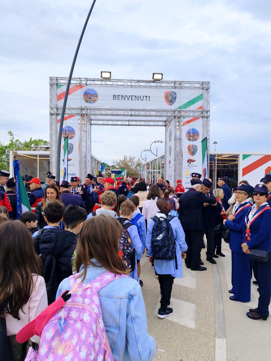 Arma dei Carabinieri tweet media