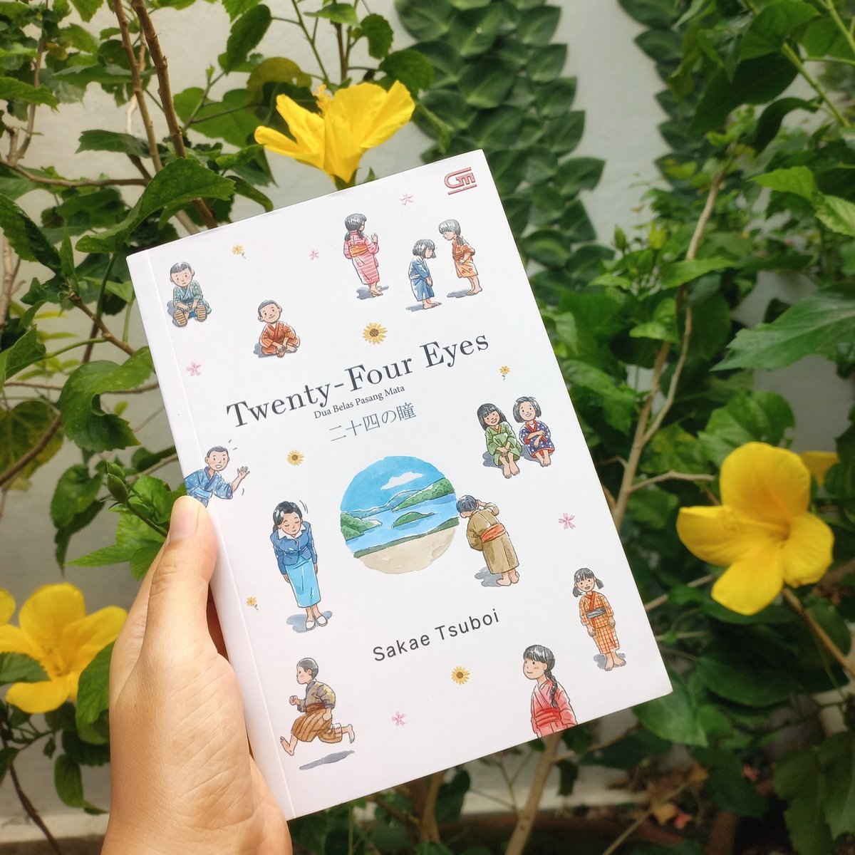 coffeewing's tweet photo. 📖 Dua Belas Pasang Mata (二十四の瞳 /Twenty-Four Eyes) - Sakae Tsuboi
💐 JP-EN TL: Akira Miura
🌺 EN-ID TL: Tanti Lesmana
🌻 #8to8Reading #BorrowedSpring with @redglowproject + Reads Women
🌼 #UtasBaca 🍀 May contain spoilers. https://t.co/UpYNzOjV58