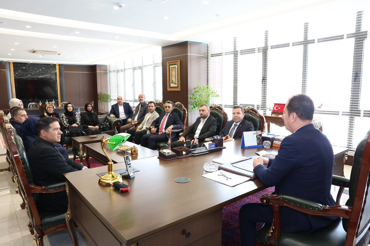 kmtso_tr's tweet photo. Yönetim Kurulu Başkanımız Mustafa Buluntu, Kahramanmaraş Girişimci ve Sanayici İş İnsanları Derneği (KAGİSAD) Başkanı Cemal Sarı ve Yönetim Kurulu Üyeleri ile bir araya geldi.

Ziyarette; Kahramanmaraş’ın ekonomik geleceği, sanayi altyapısının güçlendirilmesi, yatırım ortamının geliştirilmesi ve iş dünyasının ortak beklentileri üzerine istişarelerde bulunuldu.

Nazik ziyaretleri dolayısıyla KAGİSAD heyetine teşekkür ediyoruz.

#kmtso #ziyaret #istişare #kahramanmaraş