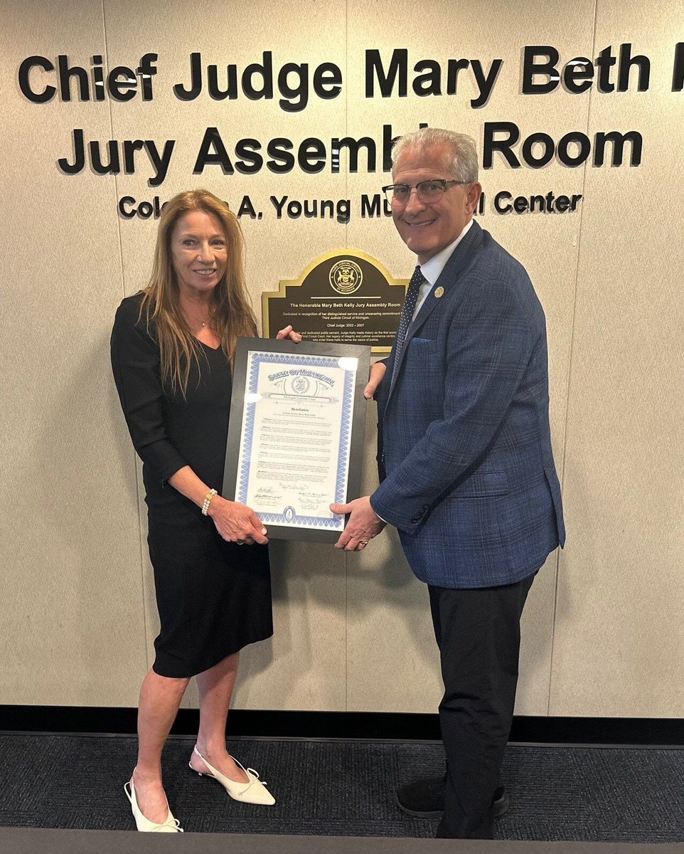 3rdccorg's tweet photo. Third Circuit Court of Michigan has renamed its Jury Assembly Room at the Coleman A. Young Municipal Center in honor of Judge Mary Beth Kelly. Judge Kelly is an accomplished jurist, former Michigan Supreme Court Justice, and the first woman to serve as Chief Judge of our court. https://t.co/bnJzNI1Sj2