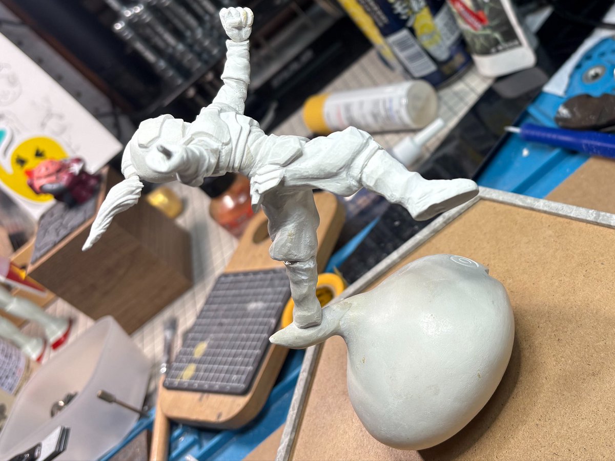 o___shan's tweet photo. パーツをくっつけたので、すき間を埋めて細い作り込みをします...明日ね https://t.co/vmCp665BNp