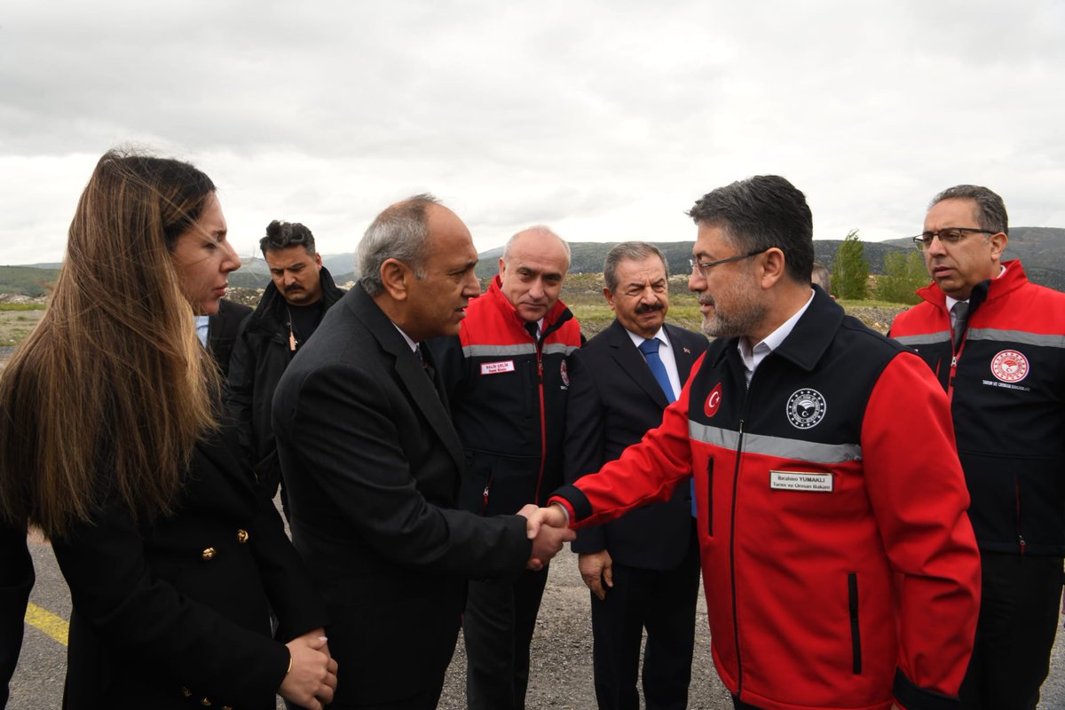 ankaratarim's tweet photo. Kurbanlıklarınız Güvende, Biz Görev Başındayız! 🩺🐂

Sayın bakanımız Ankara Veteriner Yol Kontrol ve Denetim istasyonunda 7/24 yürüttüğümüz çalışmaları inceledi.
#Kurbanlık #VeterinerHekim #GüvenilirGıda #HayvanSağlığı #HalkSağlığı https://t.co/9AXv8b8Wgh