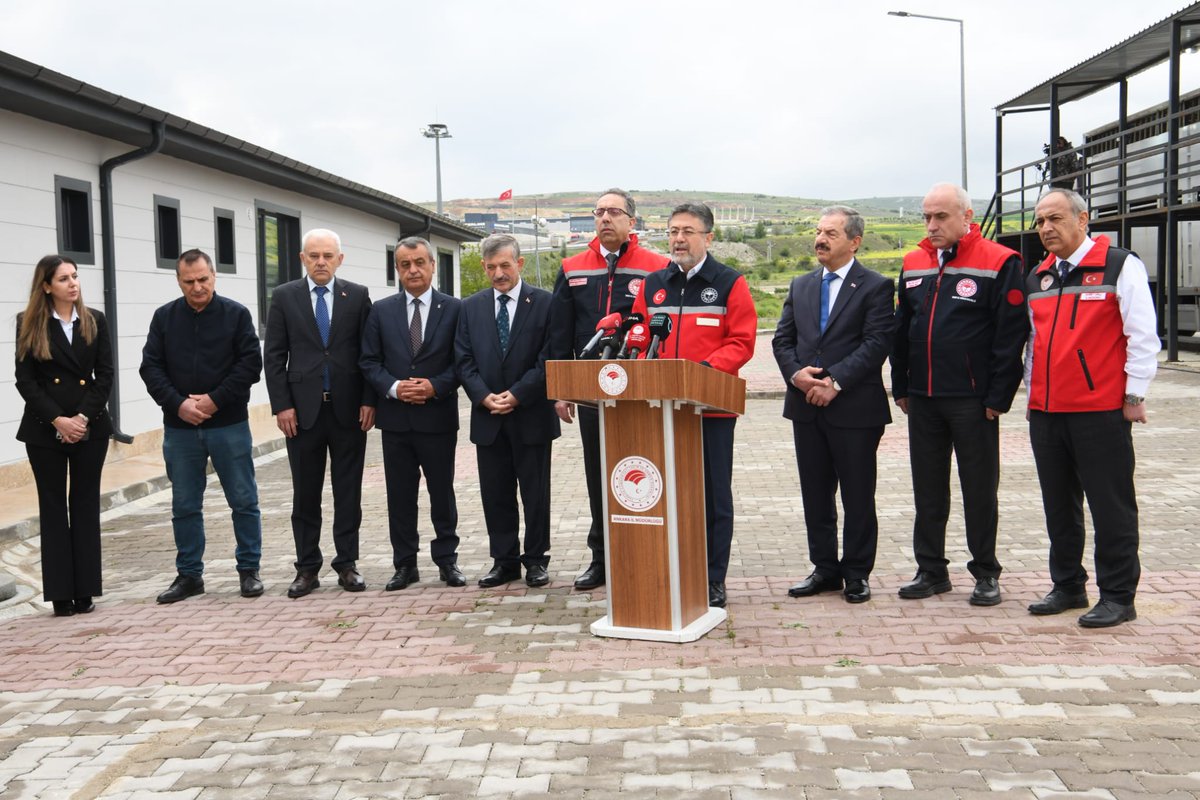 ankaratarim's tweet photo. Kurbanlıklarınız Güvende, Biz Görev Başındayız! 🩺🐂

Sayın bakanımız Ankara Veteriner Yol Kontrol ve Denetim istasyonunda 7/24 yürüttüğümüz çalışmaları inceledi.
#Kurbanlık #VeterinerHekim #GüvenilirGıda #HayvanSağlığı #HalkSağlığı https://t.co/9AXv8b8Wgh