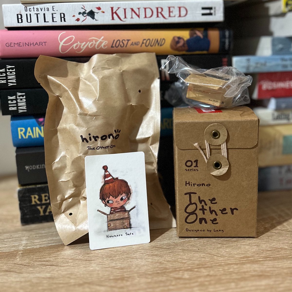 destined2read's tweet photo. HENLOOO 👋🏼 aku mau wts hirono nowhere safe dari the other one series!! 170k, sealed foil, with card &amp; box. bisa via oren 💛 kemarin beli langsung dari pop mart grand indo, dijual karena ternyata udah punya :< boleh nego tipis! https://t.co/gkkeIbQCbO