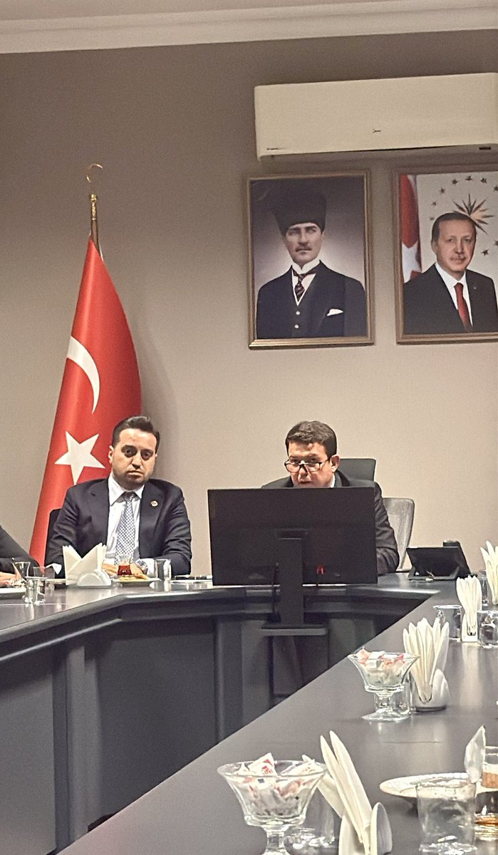 AhmetTitiz27's tweet photo. Türkiye Muhtarlar Derneği yönetim kurulu olarak, İl Emniyet Müdürümüzü ziyaret ederek mahallelerimizin huzuru, güvenliği ve vatandaşlarımızın talepleri üzerine verimli bir görüşme gerçekleştirdik.

Şehrimizin güvenliği adına özveriyle görev yapan tüm emniyet teşkilatımıza çalışmalarında başarılar diliyor, nazik misafirperverliklerinden dolayı Sayın Müdürümüze teşekkür ediyoruz. @gazianteppolis