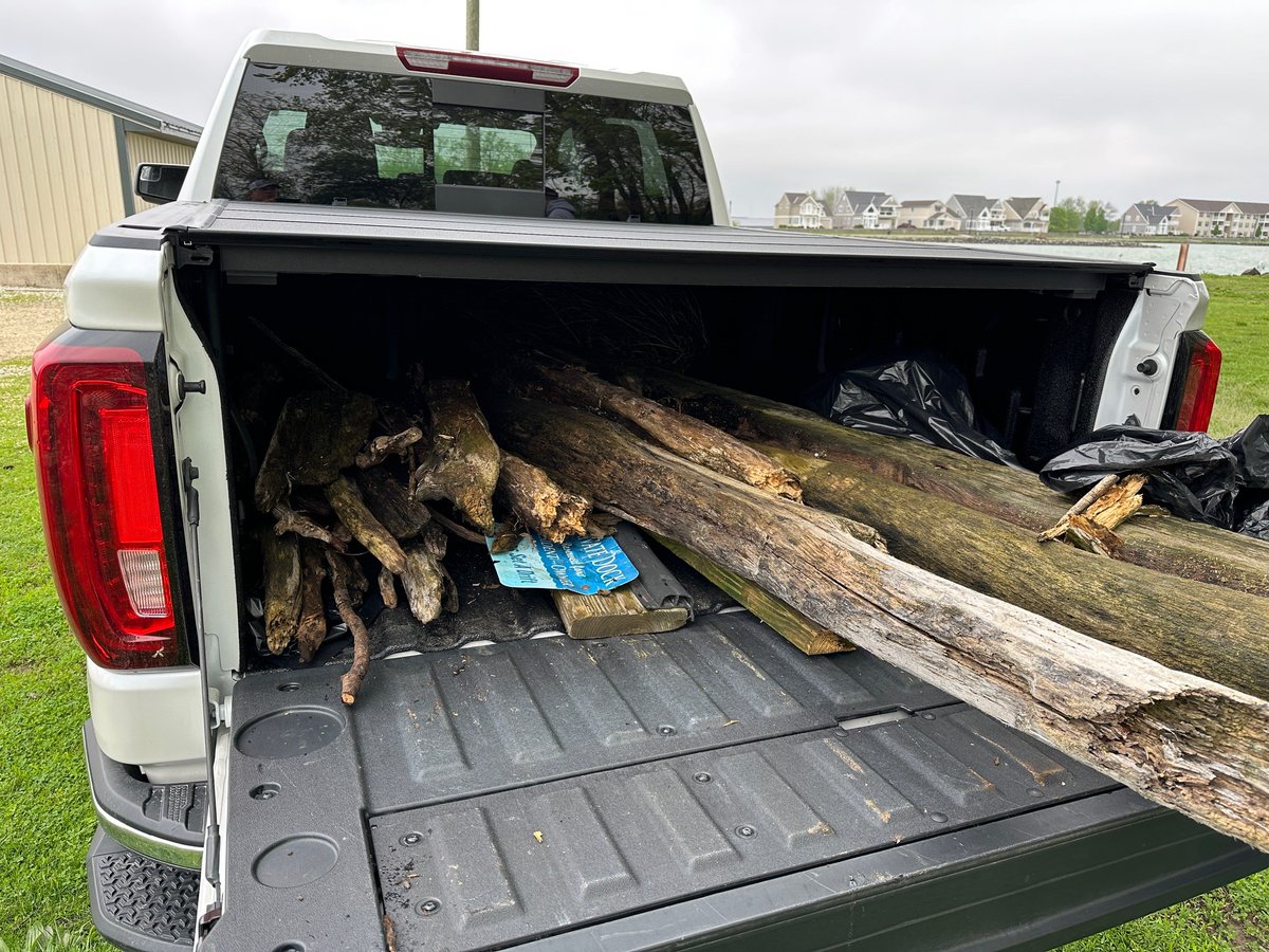 FanningHowey's tweet photo. Celebrating 65 Years of Impact: 65 Acts of Giving Back 

In partnership with the @lakeimprovement our team participated in a lake clean-up day dedicated to preserving and enhancing the lake. We helped remove trash, driftwood, and debris to support the health of the lake. https://t.co/pDMYaXQL6O