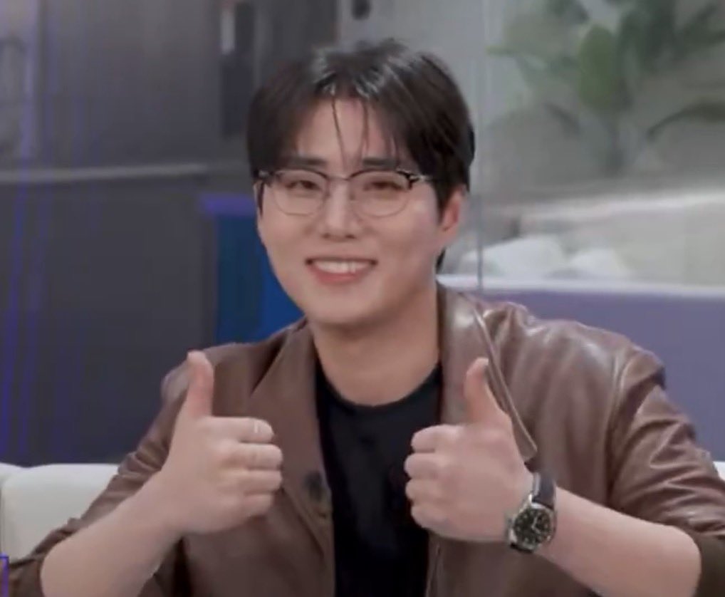 롱 tweet media