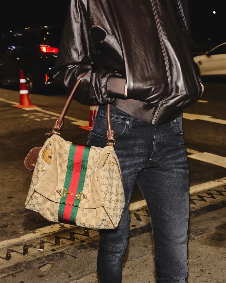 DavikahStand's tweet photo. Gucci Brand Ambassador “ใหม่ - ดาวิกา โฮร์เน่” เดินทางสู่มหานครนิวยอร์ก สหรัฐอเมริกา เพื่อร่วมชมแฟชั่นโชว์ Gucci Cruise 2027  @gucci 

#DavikahXGuccicore
#GucciCore
#ใหม่ดาวิกา #davikah https://t.co/dOCYTupnLP