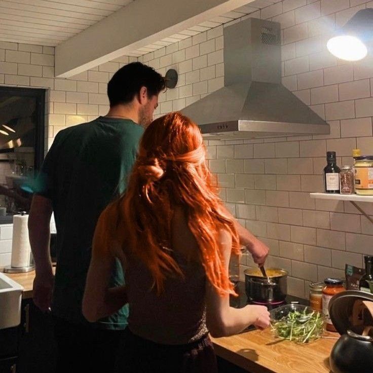NefilimHF's tweet photo. ㅤ

Ayudándolo a hacer de comer en la casa de los Gilbert, o eso intentamos hacer. https://t.co/gKOTvEYkKq