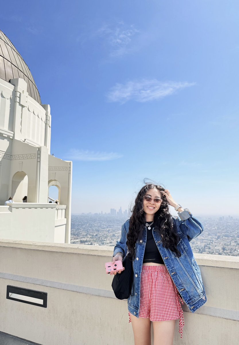 fiqaizzati's tweet photo. daydreaming at the griffith observatory 🔭🌇 https://t.co/zN2GKrXGhu