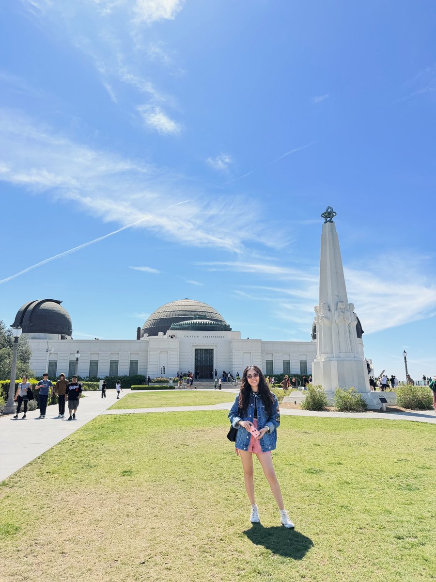 fiqaizzati's tweet photo. daydreaming at the griffith observatory 🔭🌇 https://t.co/zN2GKrXGhu