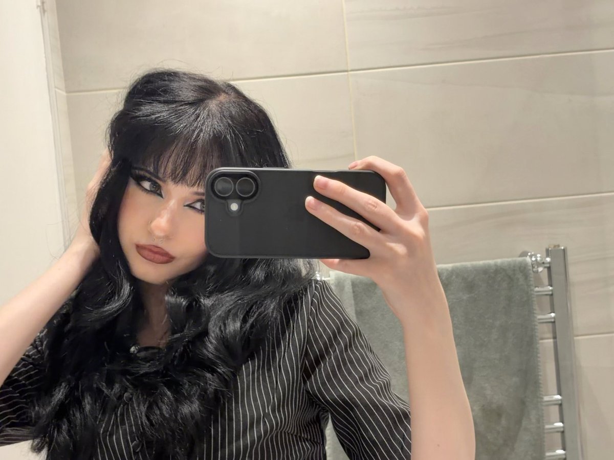 VampiraEclipse's tweet photo. My name is Vampira 🧛🏻‍♀️and I am a small streamer from Ireland. I am 20 years old and I started streaming as a hobby, it is something I have always been curious about and wanted to try 🥀🦇. I mostly play Dead by Daylight but I do delve into other games 🩸🖤 https://t.co/8EdOaJCWz1 https://t.co/Ka5k1v68m6