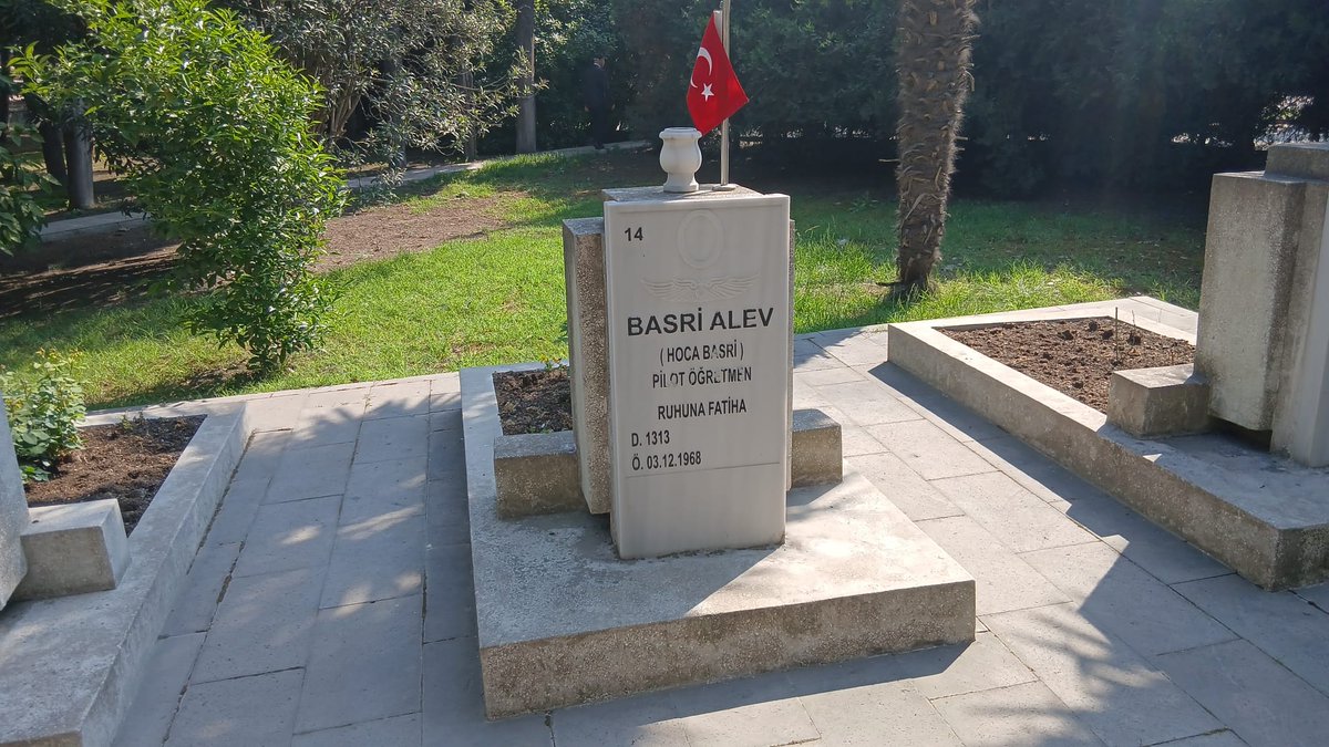 KursadM63's tweet photo. Neyse, tüm şehit ebedi istirahatgâhlarının yanı sıra en azından Basri Hocayı, Cengiz Topeli, Kemal Menderes astsb. da ziyaret etmiş olduk+ https://t.co/NNdCV2EaGS