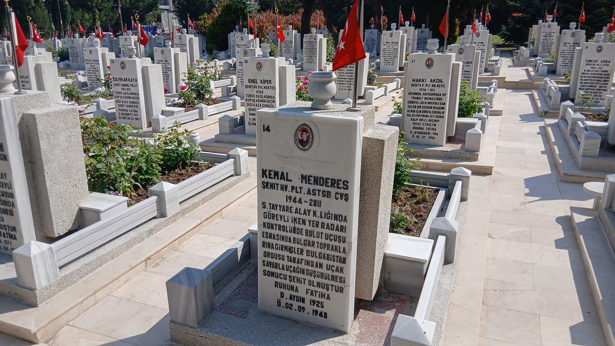 KursadM63's tweet photo. Neyse, tüm şehit ebedi istirahatgâhlarının yanı sıra en azından Basri Hocayı, Cengiz Topeli, Kemal Menderes astsb. da ziyaret etmiş olduk+ https://t.co/NNdCV2EaGS