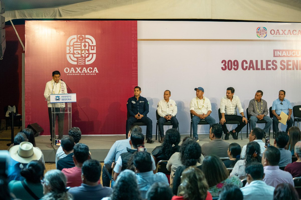 raychagoya's tweet photo. 💡🤝 Acompañé al gobernador Salomón Jara Cruz (@salomonj) en la inauguración del Tercer Sendero Seguro en San Andrés Huayápam.

Una obra que fortalece la seguridad y refleja la coordinación metropolitana entre Oaxaca de Juárez y municipios vecinos para beneficio de vecinas y vecinos. 🚶‍♀️✨

#VecinasYVecinos #OaxacaDeJuárez #TransformandoJuntosLaCapital

@Nino_Morales1 
@GobOax 
@Claudiashein 
@OHarfuch 
@rosaicela_