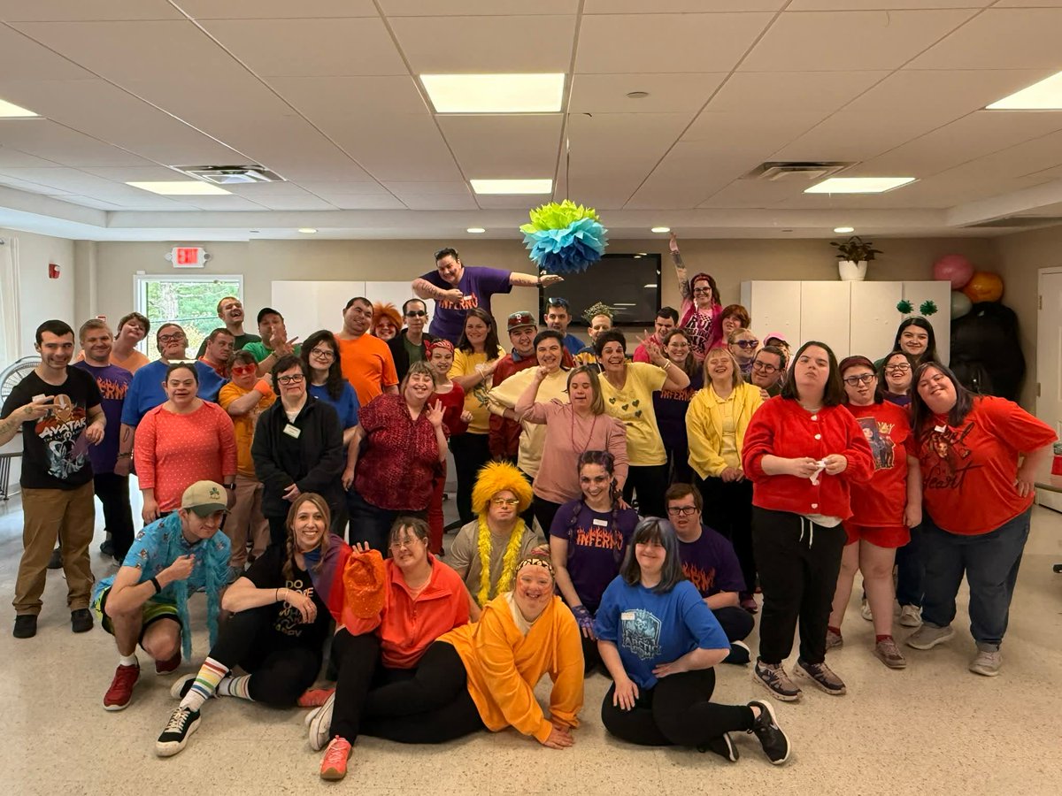 EmmaRei36's tweet photo. Color war friendship, Home yesterday https://t.co/n9ZCGDhwoy