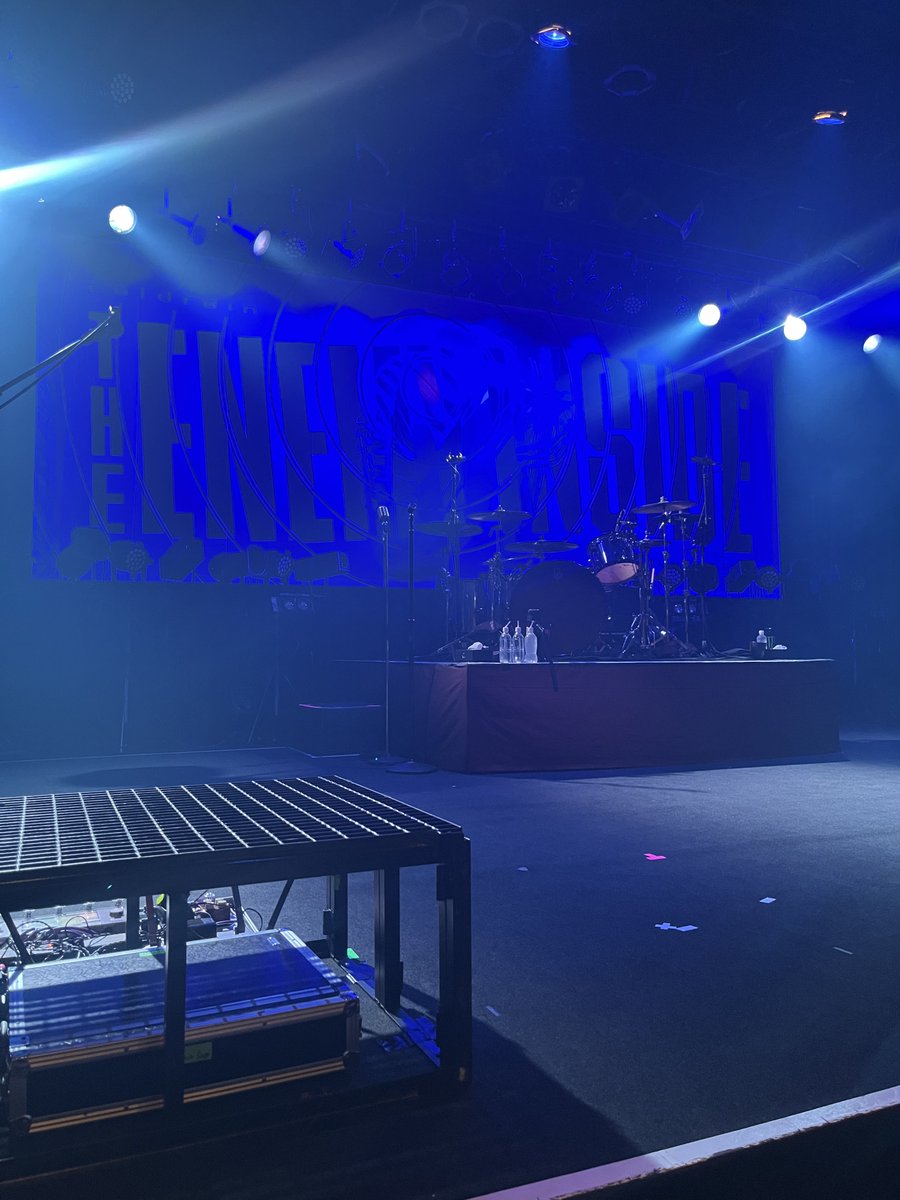 317stitch's tweet photo. ほんこちでした
終演後お手洗い行ったらHIKAGEさんの撤収に遭遇
ベースのお兄様とお話できてしまいました
また見に行きたいなあ　推すぞ https://t.co/O5xQrDVpIf