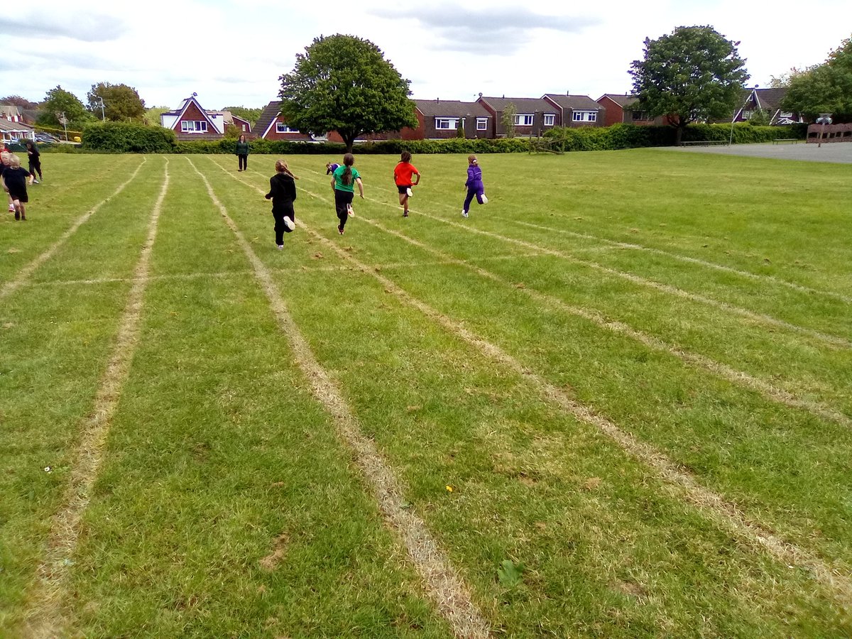 Class2Highpri's tweet photo. #highfieldspe today we have practised staying in our lane for running races. We got the hang of it eventually!😎 https://t.co/xdvnBpYzaY