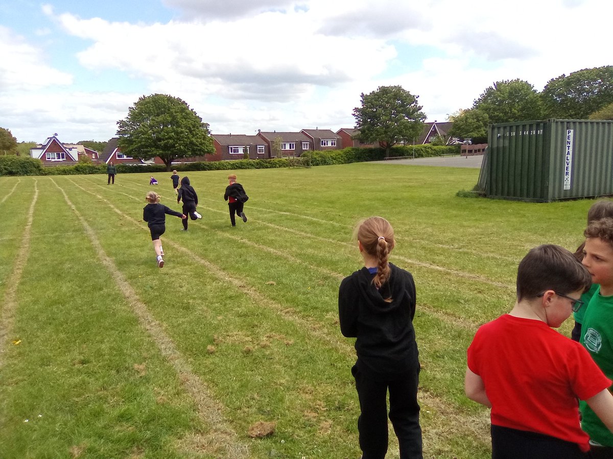 Class2Highpri's tweet photo. #highfieldspe today we have practised staying in our lane for running races. We got the hang of it eventually!😎 https://t.co/xdvnBpYzaY