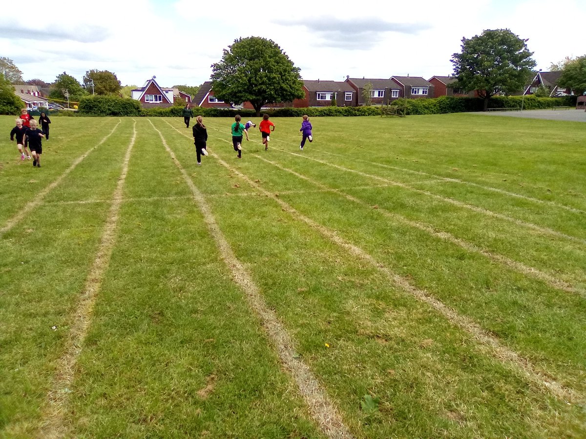 Class2Highpri's tweet photo. #highfieldspe today we have practised staying in our lane for running races. We got the hang of it eventually!😎 https://t.co/xdvnBpYzaY