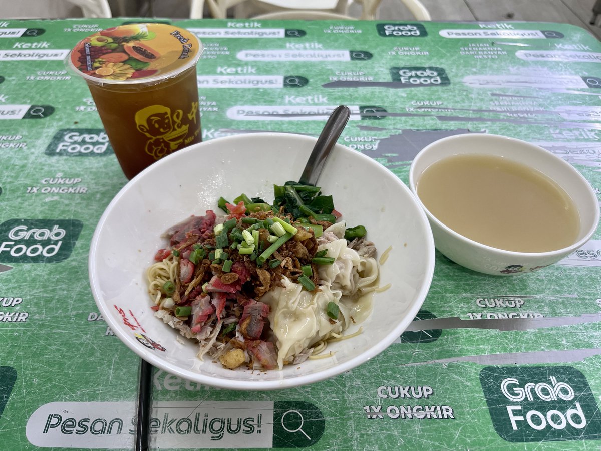 hathiko8's tweet photo. 终于在印尼吃到味道不错的面了，特地上浮来丢张图…… Mie Tiong Sim @ Medan https://t.co/GRdSuSLRDI