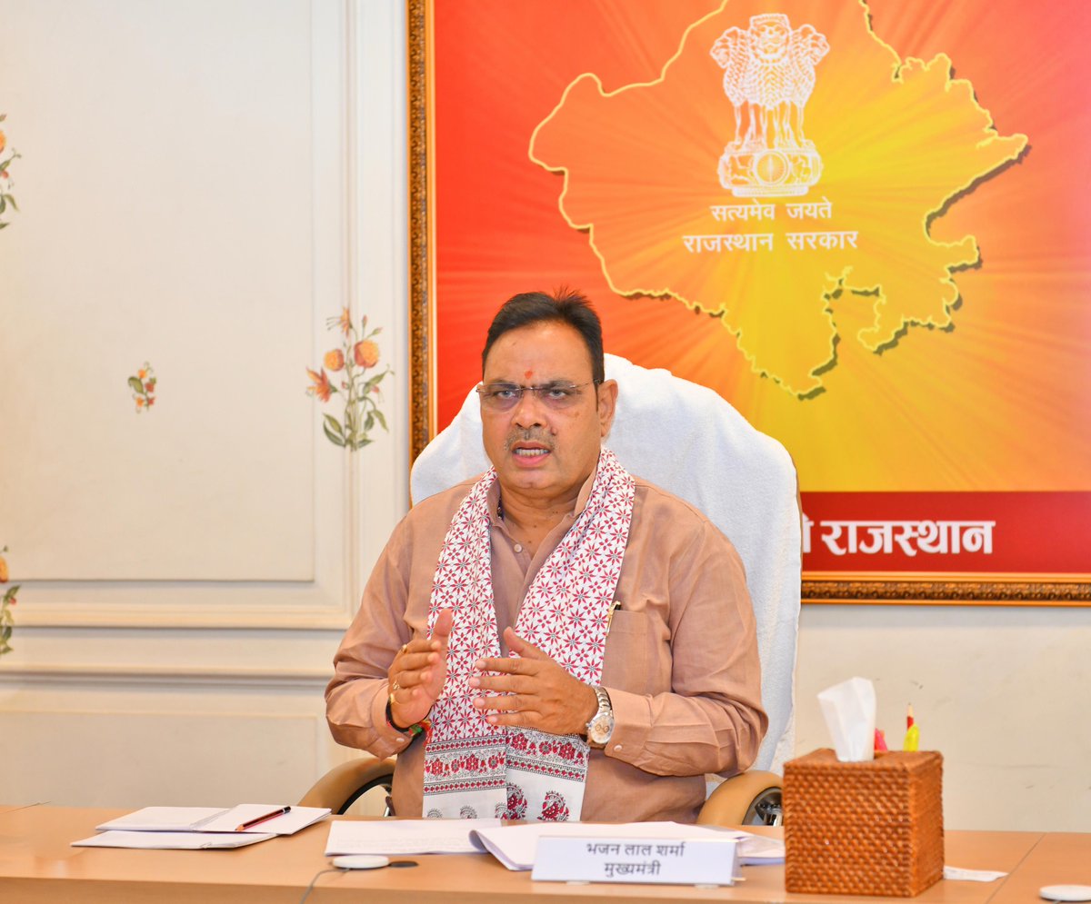 BhajanlalBjp's tweet photo. आज मुख्यमंत्री कार्यालय में आयोजित RAJ-UNNATI बैठक में वीडियो कॉन्फ्रेंसिंग के माध्यम से विभिन्न विकास परियोजनाओं एवं जनकल्याणकारी योजनाओं की प्रगति की समीक्षा की। प्रदेश के प्रत्येक नागरिक तक योजनाओं का लाभ प्रभावी रूप से पहुंचे, इसी उद्देश्य के साथ कार्यों की स्थिति पर विस्तृत चर्चा की गई।

बैठक के दौरान राजस्थान संपर्क पर प्राप्त परिवेदनाओं के चयनित परिवादियों से संवाद कर उनकी समस्याओं की जानकारी ली तथा संबंधित अधिकारियों को संवेदनशीलता एवं त्वरित कार्रवाई सुनिश्चित करने के निर्देश दिए। आमजन की समस्याओं का समयबद्ध समाधान हमारी सरकार की सर्वोच्च प्राथमिकता है।

अधिकारियों को स्पष्ट निर्देश दिए हैं कि सभी विकास परियोजनाओं को निर्धारित समय सीमा में पूर्ण गुणवत्ता एवं पारदर्शिता के साथ पूरा किया जाए, ताकि सुशासन और जनकल्याण का लाभ प्रदेश के अंतिम व्यक्ति तक पहुंच सके। 

#आपणो_अग्रणी_राजस्थान