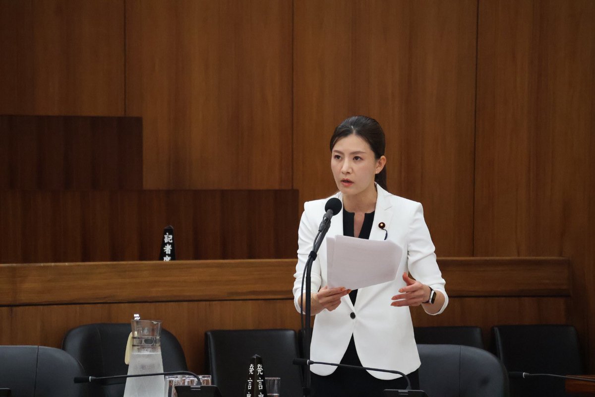 rina_yoshikawa_'s tweet photo. 【EVモーターズ・ジャパン問題】
巨額の国民の税金を投じた公共交通インフラ
関西・大阪万博EVバス。
誰が作り、誰が品質を保証・維持し、
そして誰が最後に責任を負うのか。

190台全てを使用中止した
大阪メトロの対応をふまえると
国の対応には懸念しかありません。

政府は一体何を守りたいのか。 https://t.co/mvksqXfWqp