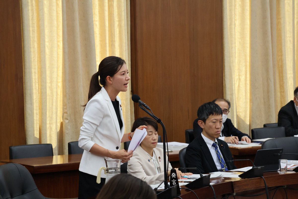 rina_yoshikawa_'s tweet photo. 【EVモーターズ・ジャパン問題】
巨額の国民の税金を投じた公共交通インフラ
関西・大阪万博EVバス。
誰が作り、誰が品質を保証・維持し、
そして誰が最後に責任を負うのか。

190台全てを使用中止した
大阪メトロの対応をふまえると
国の対応には懸念しかありません。

政府は一体何を守りたいのか。 https://t.co/mvksqXfWqp