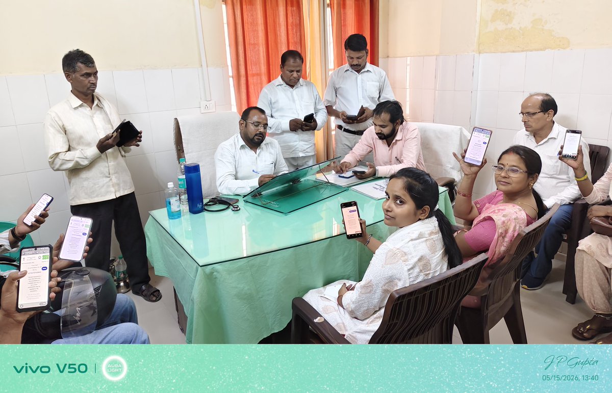 jp20cpro's tweet photo. सामुदायिक स्वास्थ्य केंद्र महराजगंज के सभी अधिकारी/कर्मचारी ने पूर्ण किया स्व- गणना ..

स्व गणना पोर्टल *(https://t.co/UH7lVaWFFq)* पर अपनी जानकारी  अवश्य दर्ज कराएं ।
      *हमारी जनगणना, हमारा विकास*
            *जनगणना से जनकल्याण*
 
@AzamgarhCmo #census https://t.co/fU1CxXZgme