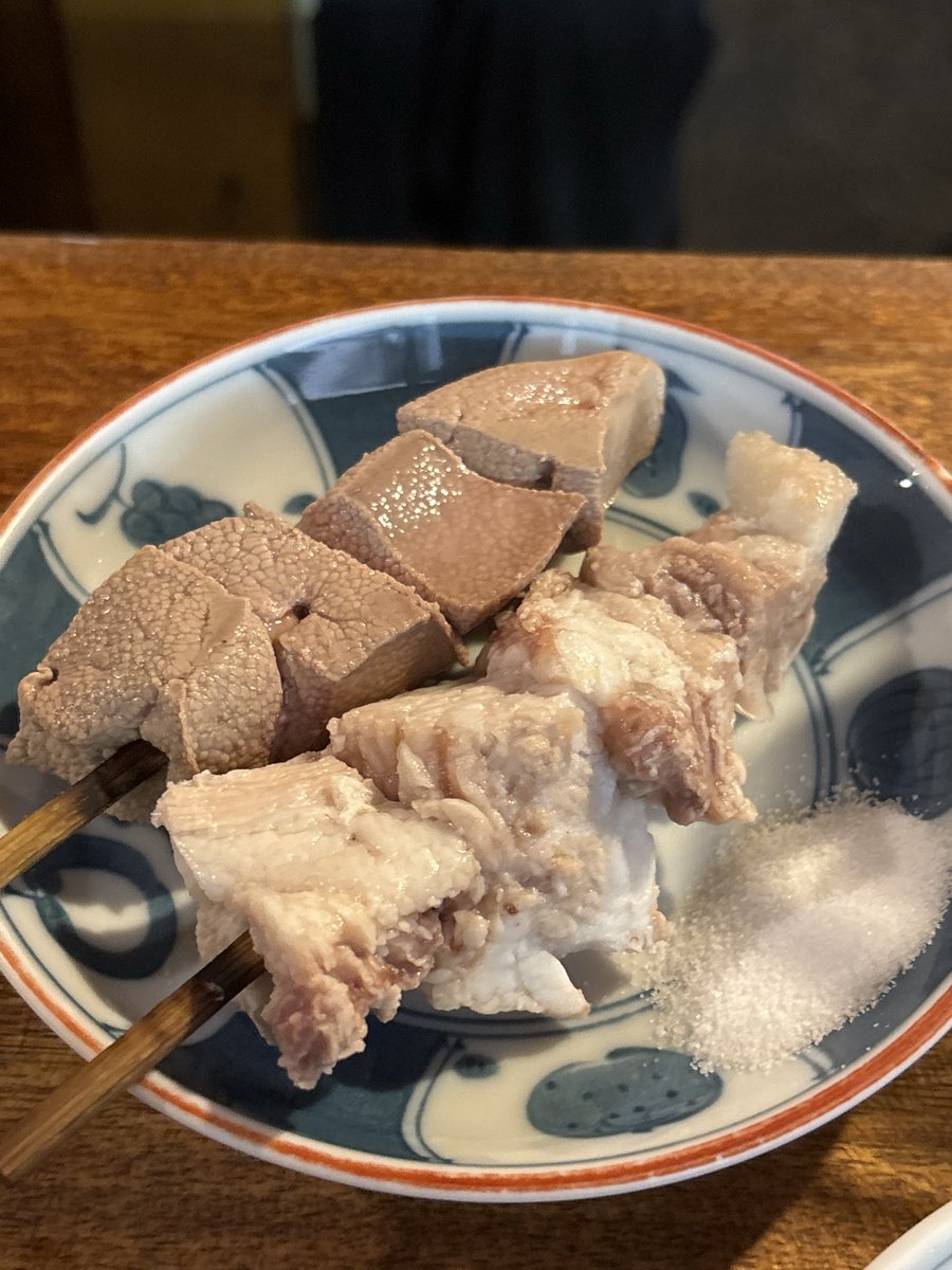 yamadaddy's tweet photo. 4ヶ月ぶり宇
朋さん入店〜気付いてない様子だったのに
ダ「お会計お願いします」
朋「フロム山口さんお帰りでーす！いくつ？フロム山口さん二つで2000円ね」
ダ「これどうぞ（お土産渡す）」
朋「いつものあれでしょ？何だっけ？山口の誘いだっけ？」
感動宇🥹
#宇ち多゛
#宇テルトキニ宇ツベシ https://t.co/brErVyZ6H1