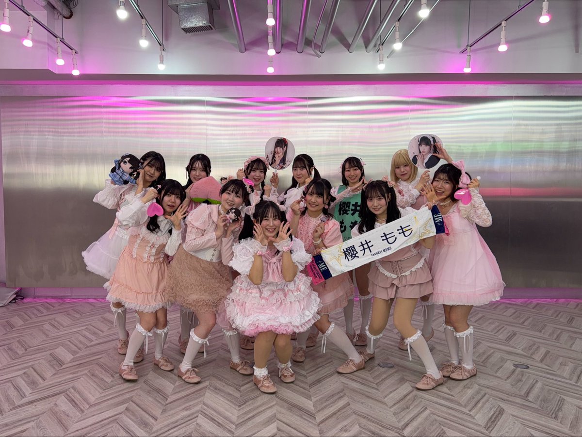 eeeco0313's tweet photo. 明日はノイライちゃん久しぶりのイベントです🎶🎶

LIVE▶︎12:50〜
交流会 ▶︎ 14:30〜

良かったらペンライト💜🩵振ってくださいな〜〜〜(o🪄>∀<)o🪄
ノイライちゃんはエメグリ💚です！！
一緒に楽しみましょう💌💎 https://t.co/97sMJj8Gva