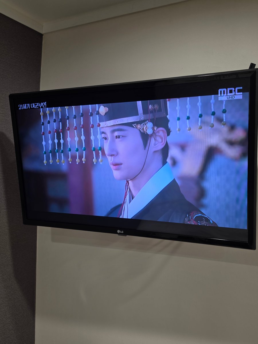 TOOTSYREVIEW tweet media