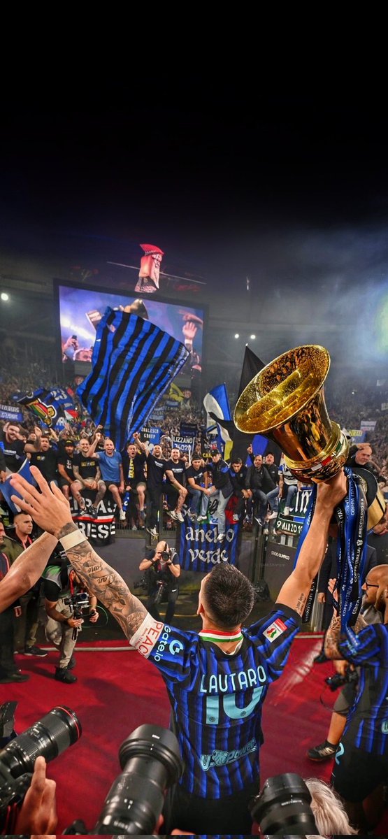 bastonellaa's tweet photo. Che bella questa foto.
Ti amo capitano mio 🖤💙 https://t.co/ki530v39jX