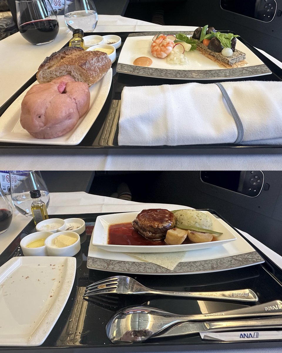 wanwanGarage's tweet photo. 行きのANAと帰りのユナイテッド航空
私用なら節約するかもですが仕事だからビジネスクラスです
フルフラットなだけでもう快適・・・

ユナイテッド航空はカスハラにあって泣いているお兄さんがサービスしてくれました🥲

ANAは幅広で仕切りもあって部屋感があるしご飯も美味しいしサービスもいいです https://t.co/gUR5noWA60