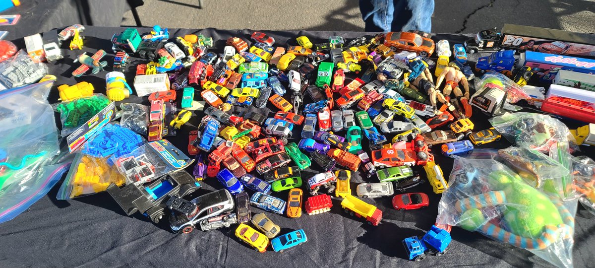 owenmiller75's tweet photo. HotWheels cars on display at swap meet:
#CarShow #Hotwheels #SwapMeet #UVU 🚗 https://t.co/D5JTCBWuYE