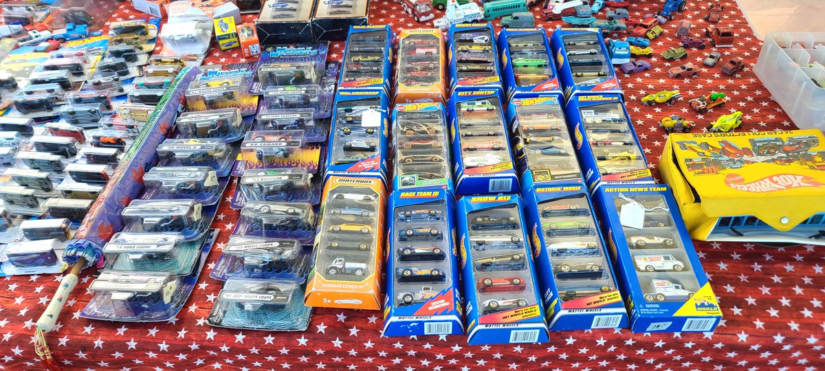 owenmiller75's tweet photo. HotWheels cars on display at swap meet:
#CarShow #Hotwheels #SwapMeet #UVU 🚗 https://t.co/D5JTCBWuYE