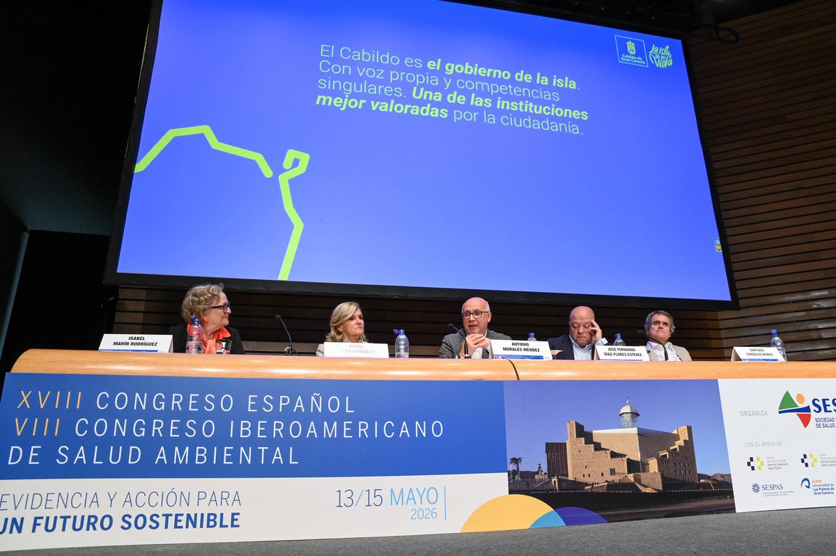 GranCanariaCab's tweet photo. Antonio Morales defiende el modelo ecoísla como respuesta a los retos de Gran Canaria en el Congreso de Salud Ambiental.

💧 Agua
⚡ Renovables
🚍 Movilidad sostenible
🌱 Sector primario

Una estrategia para una isla más resiliente y preparada ante el cambio climático. https://t.co/DIjHFuc3hc