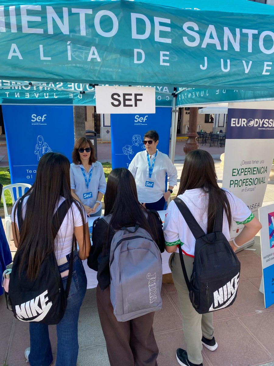 sef_carm's tweet photo. 🔴Hoy hemos estado en la Feria de Empleo Joven de Santomera para informar de los recursos SEF que acercan al empleo.
Entre otros, hemos dado detalles de las 9 acciones formativas que vamos a desarrollar para mejorar las oportunidades laborales de 130 personas de este municipio. https://t.co/q2so2gdWJO