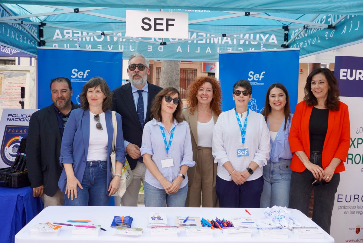 sef_carm's tweet photo. 🔴Hoy hemos estado en la Feria de Empleo Joven de Santomera para informar de los recursos SEF que acercan al empleo.
Entre otros, hemos dado detalles de las 9 acciones formativas que vamos a desarrollar para mejorar las oportunidades laborales de 130 personas de este municipio. https://t.co/q2so2gdWJO