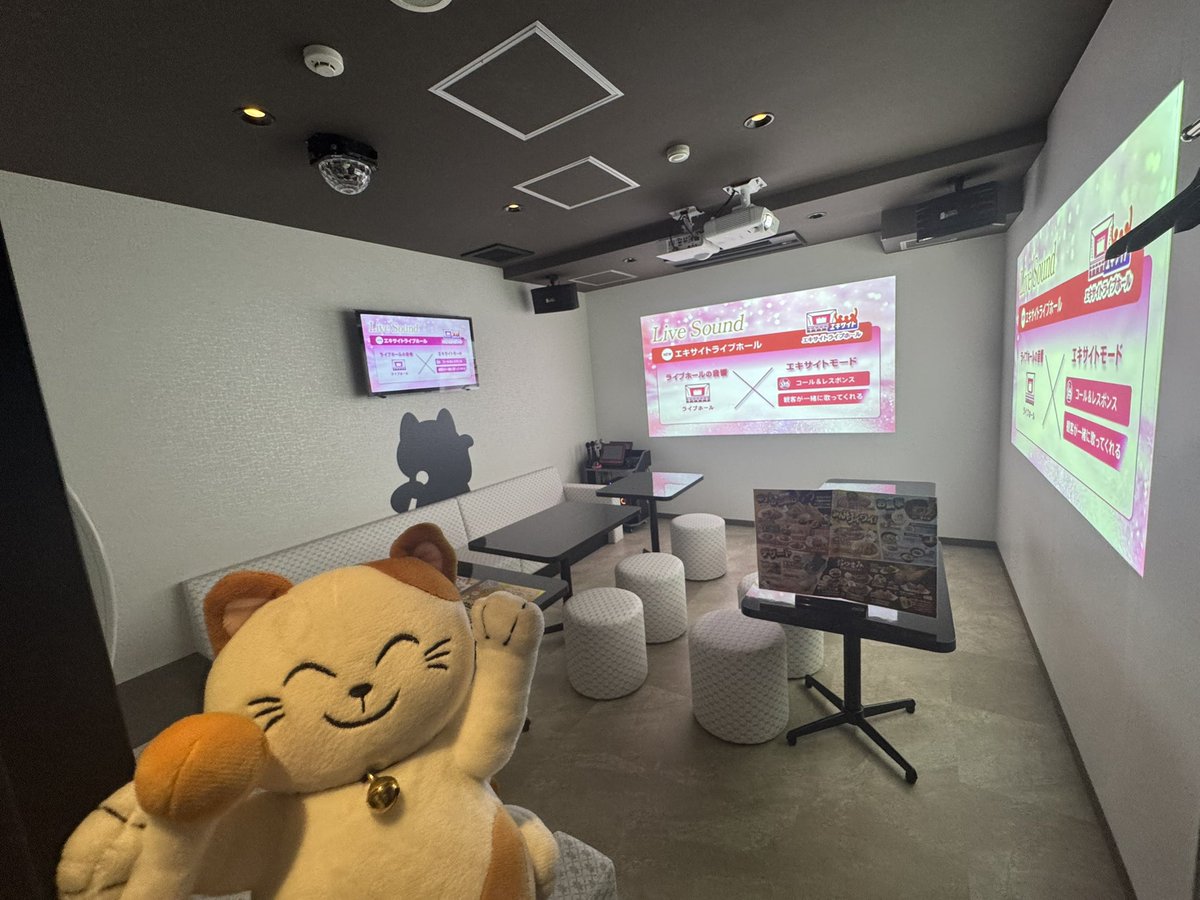With_maneckey's tweet photo. 🐱まねっきーお仕事日記 5/15(金)🐱

新橋SL広場前店オープン！！
店内も他のまねきねことはちょっと違う雰囲気でとっても楽しかったにゃ〜！！

#カラオケまねきねこ
#まねきねこ
#カラオケ
#まねっきー
#まねっきーといっしょ
#新橋 https://t.co/sJLqVTXACm