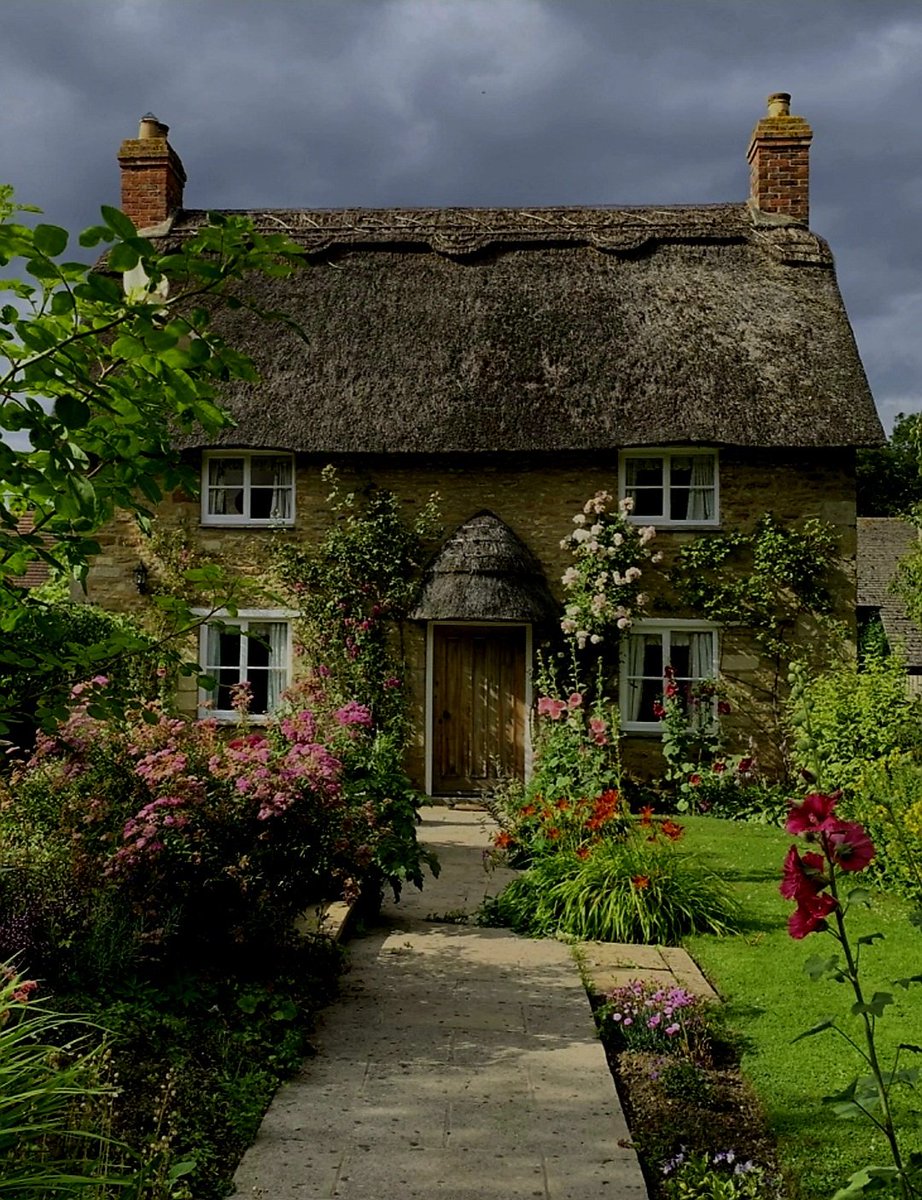 English Cottages tweet media