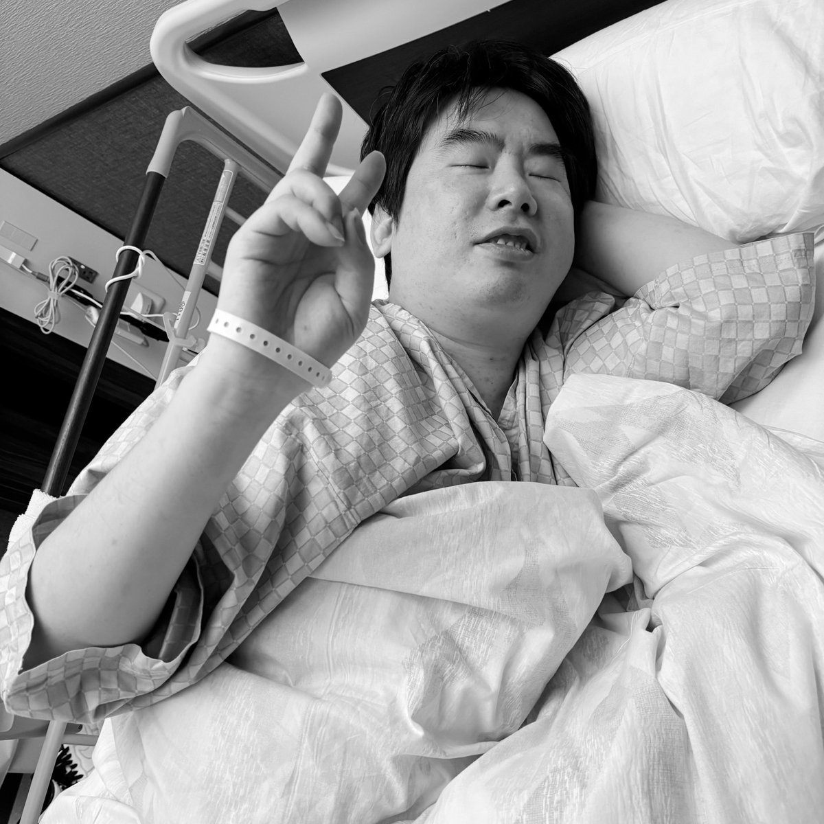 gonzaemon77's tweet photo. 進捗としては、目が見え無くなったけど意外とピンピンしてます！
余命宣告されたけど、その通りになる気がしない(代筆) https://t.co/L0Z2AETpRI