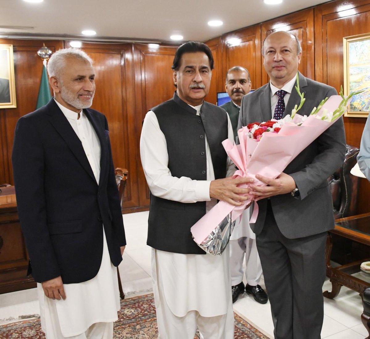 bilalizzat's tweet photo. اسلام آباد: اسپیکر قومی اسمبلی سردار ایاز صادق نے سید حسین رضا زیدی کو گریڈ 21 میں بطور ایڈیشنل سیکرٹری ترقی پانے پر خصوصی مبارکباد دی۔ اس موقع پر اسپیکر قومی اسمبلی نے سید حسین رضا زیدی  کے  مستقبل کی کامیابیوں کے لیے نیک خواہشات کا اظہار کیا۔ https://t.co/ogRq51yufx