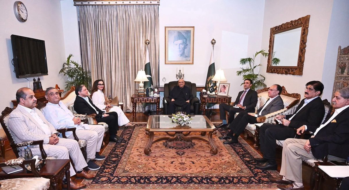 farzanaalispark's tweet photo. ۔۔۔۔۔زندگی جبر ہے اور جبر کے آثار نہیں
ہائے اس قید کو زنجیر بھی درکار نہیں۔۔۔۔۔ https://t.co/FDfm8NeRpn