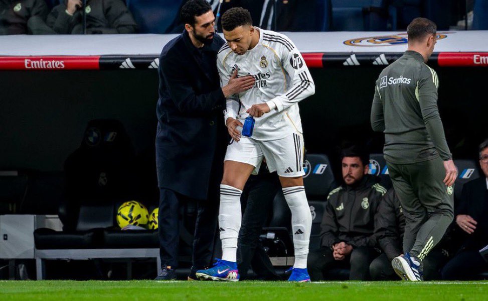 Lemonbryz's tweet photo. 🚨🎙️Toni Kroos on the Real Madrid’s Mbappe- Arbeloa situation 

“Football has always been simple for me: the coach decides, the players execute, and the team wins. Kylian is one of the most talented forwards I’ve ever seen, no question. But when the manager tells you your position in the squad, you don’t go public with it like that. You prove him wrong on the pitch or you accept it and keep working. That’s how it is at Real Madrid.

Right now the team already looks divided. Players forming groups instead of staying as one unit – that’s the real issue. With a young coach like Arbeloa in charge, these things can happen. But if Mourinho comes in? You can trust that it won’t. We all know what he does with ego-driven situations. He doesn’t talk, he acts. Bench, drop, or out – quickly and without drama.

I wouldn’t be surprised if the new manager arrives and a lot of players get sold. When there’s a problem, the best thing is to uproot it immediately and start fresh. We won everything by putting egos aside and trusting the man in charge. Drama belongs in the newspapers, not in the dressing room. Simple as that.”