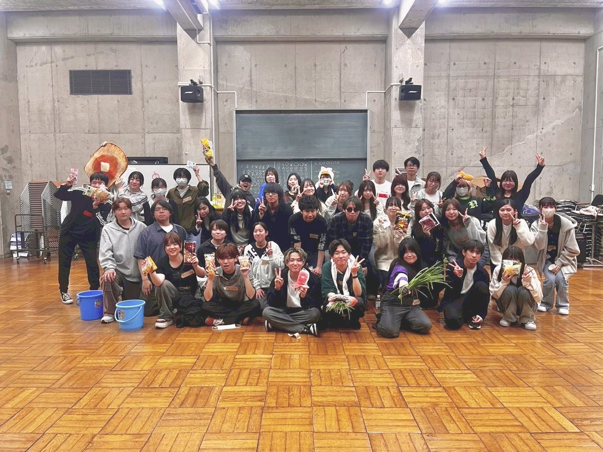tuwo001's tweet photo. 皆さんこんばんは🌙*ﾟ
昨日は新入生歓迎会を行いました！
ジェスチャーゲームや宝探し、団員クイズなど大盛り上がりで新入生との仲も深まったはず！👀✨
来週の南部図書館での依頼演奏や8月のコンクールに向けて、これからも元気に楽しく練習していきます！💪🔥 https://t.co/AHAFikhKdG