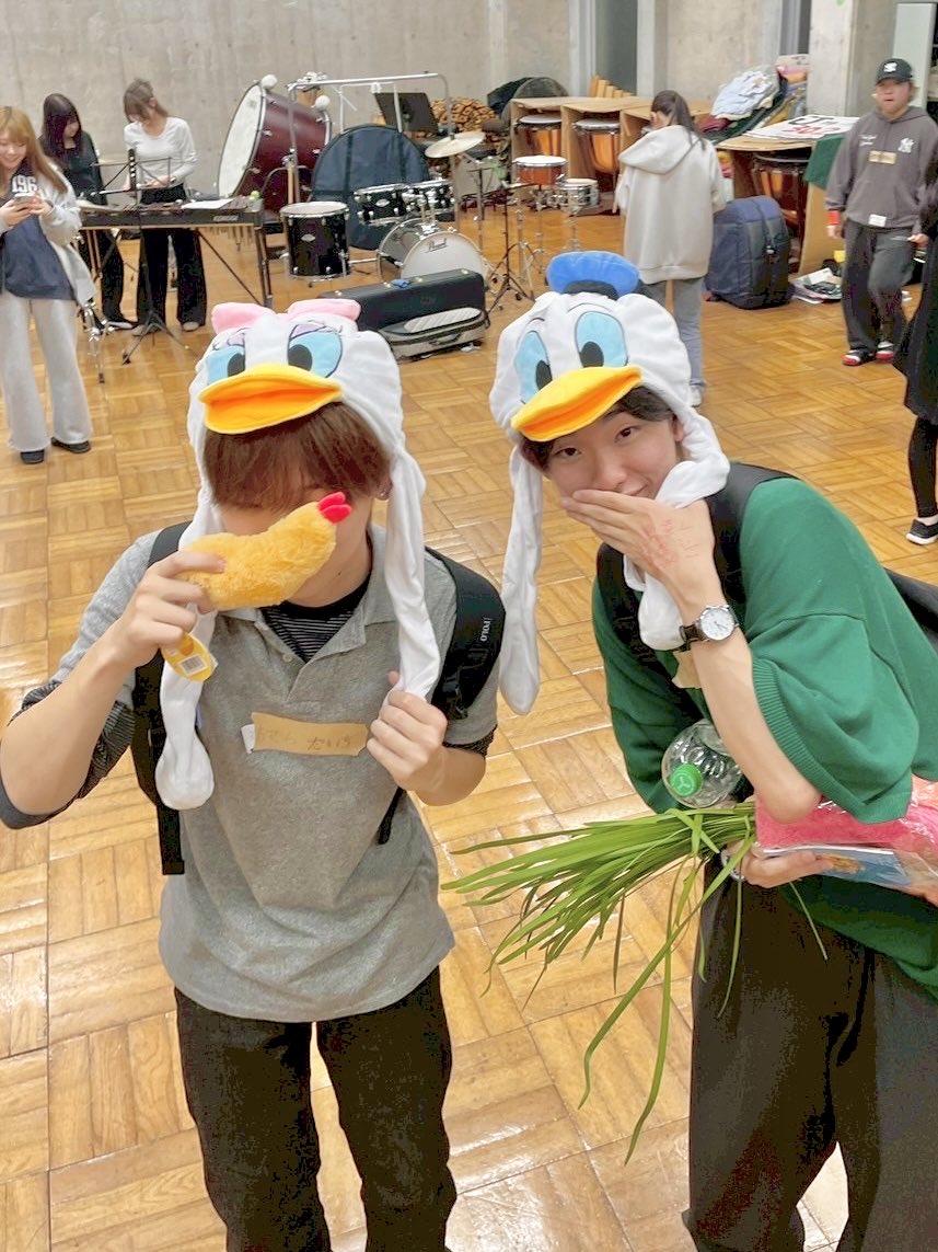 tuwo001's tweet photo. 皆さんこんばんは🌙*ﾟ
昨日は新入生歓迎会を行いました！
ジェスチャーゲームや宝探し、団員クイズなど大盛り上がりで新入生との仲も深まったはず！👀✨
来週の南部図書館での依頼演奏や8月のコンクールに向けて、これからも元気に楽しく練習していきます！💪🔥 https://t.co/AHAFikhKdG