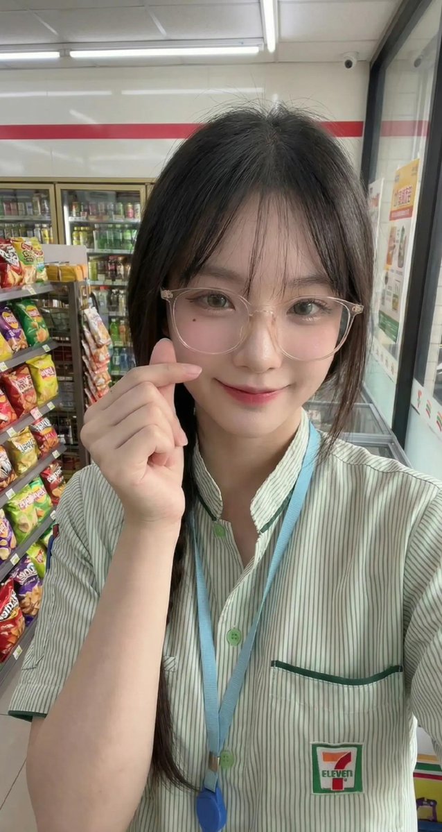 นิยมสาวเซเว่น tweet media